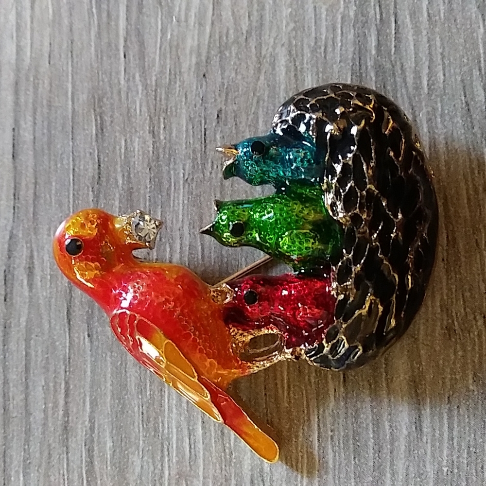 Birds brooch
